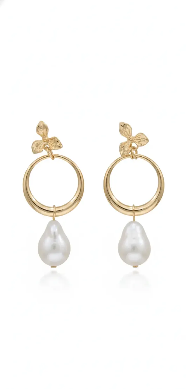 Boucles d'oreilles de mariée : petite fleur dorée, anneau doré et perle baroque suspendue