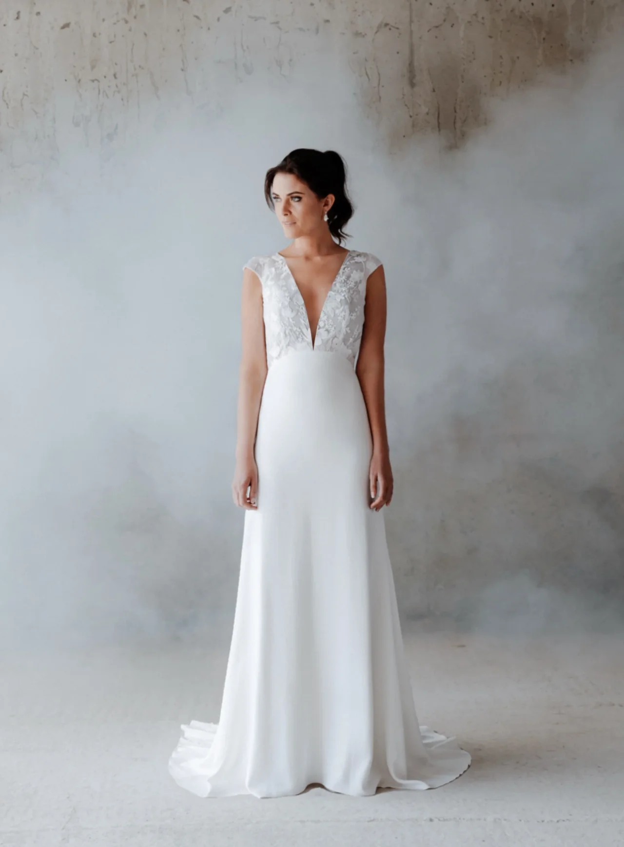 Robe de mariée Alana à décolleté en V et bretelles en dentelle, collection La Cinquième