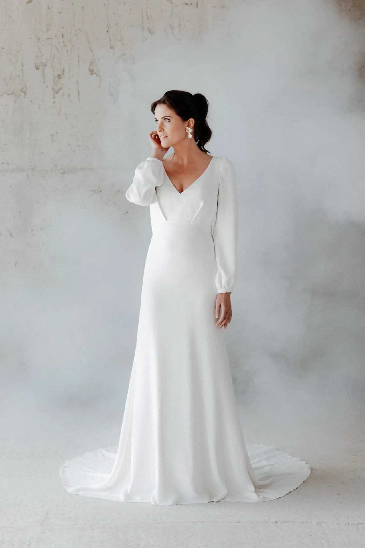 Robe de mariée Diana à manches bouffantes et décolleté en V, collection La Cinquième