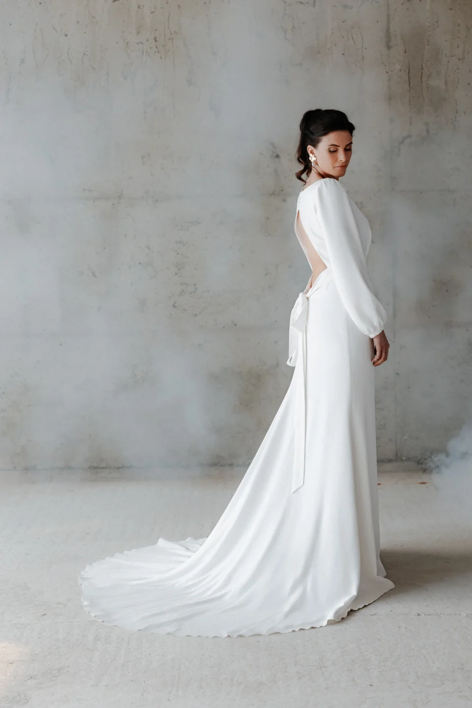 Robe Diana vue de dos, dos nu et nœud à la taille