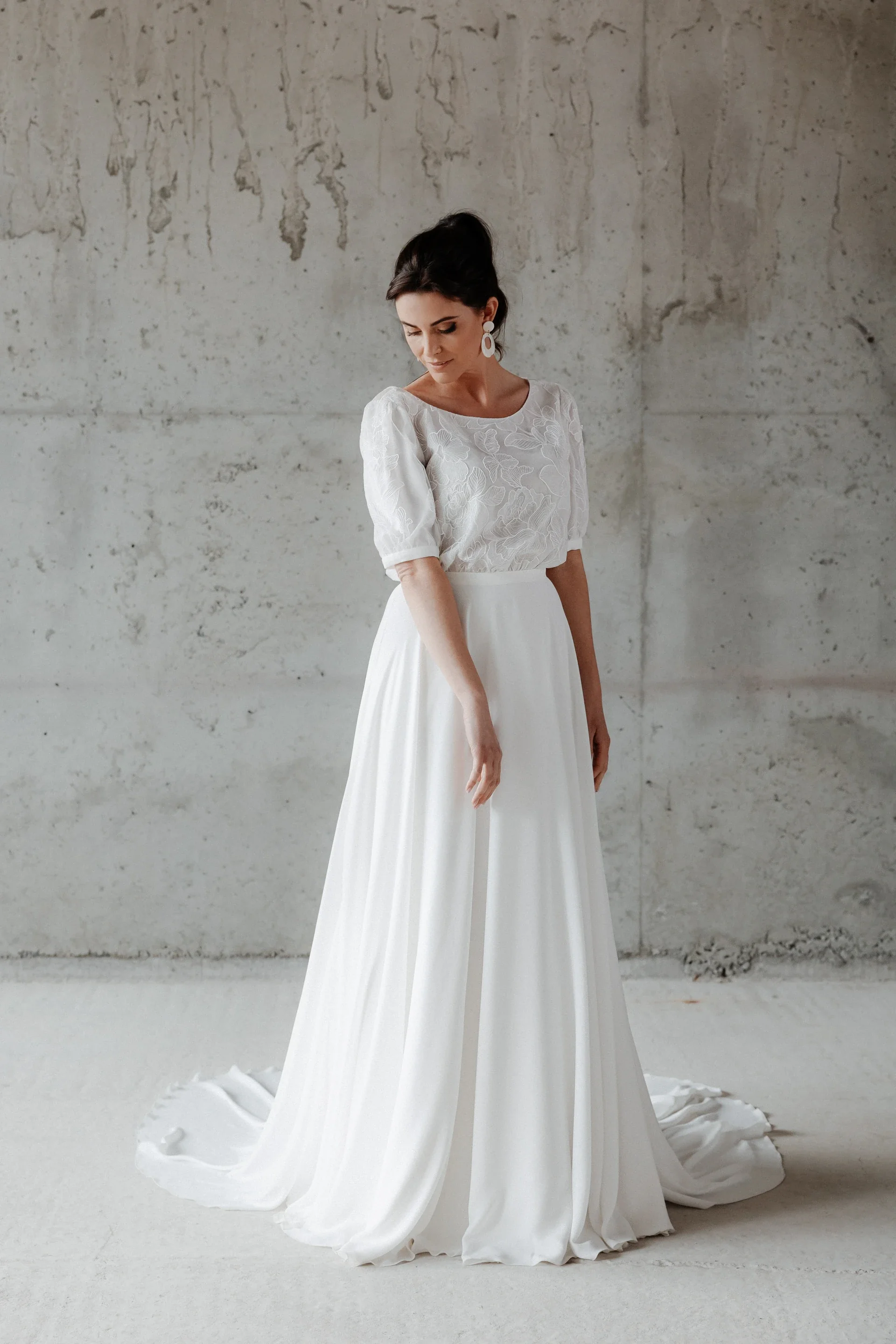Robe de mariée Flore en promotion, manches bouffantes courtes et jupe fluide