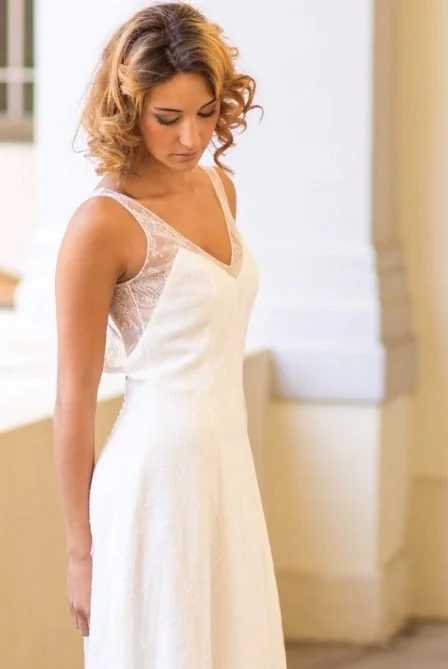 Robe de mariée Lynette en promotion, vue de dos, dos décolleté et jupe fluide