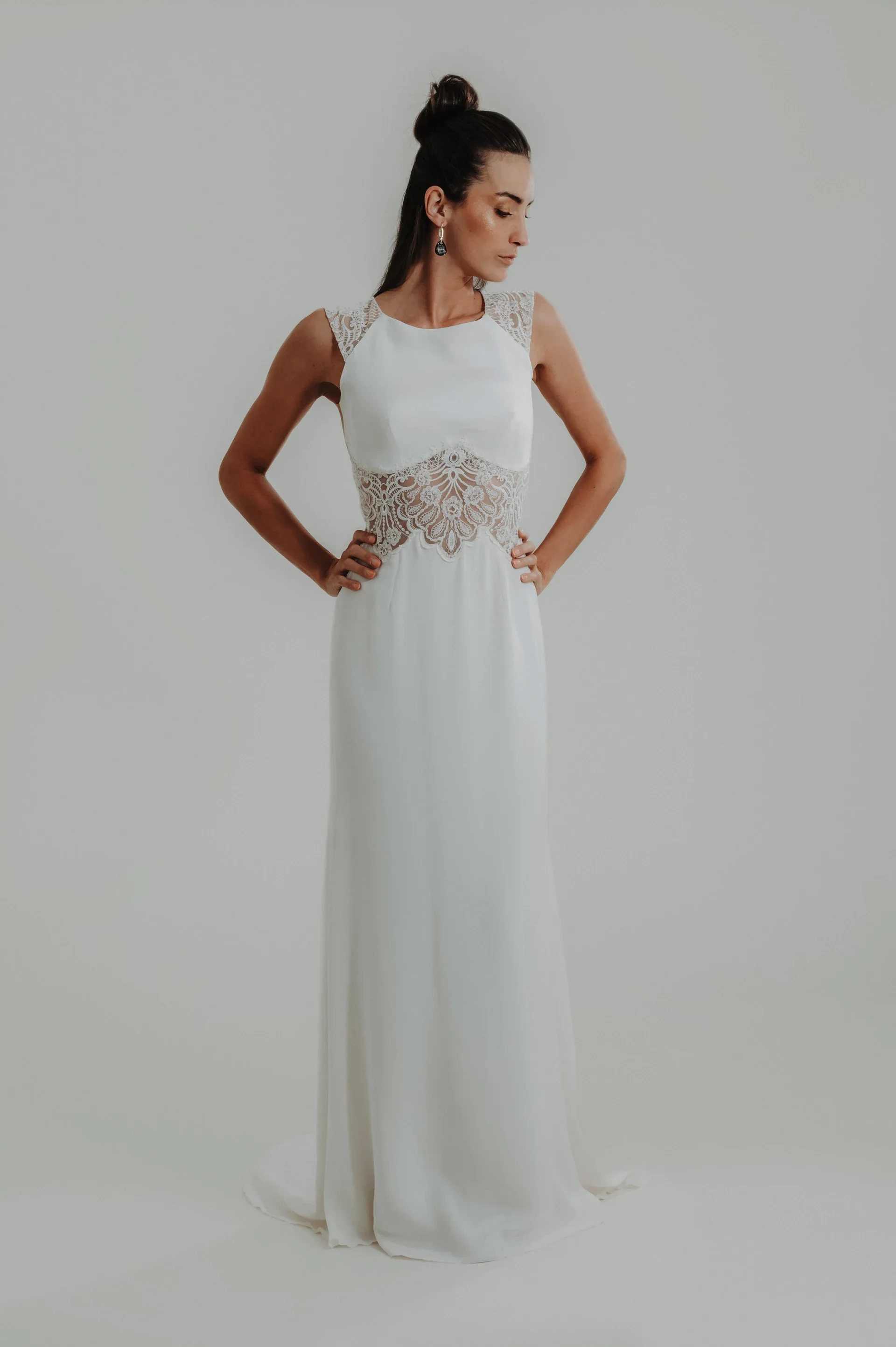 Robe de mariée Noémie en promotion, mancherons et ceinture brodée