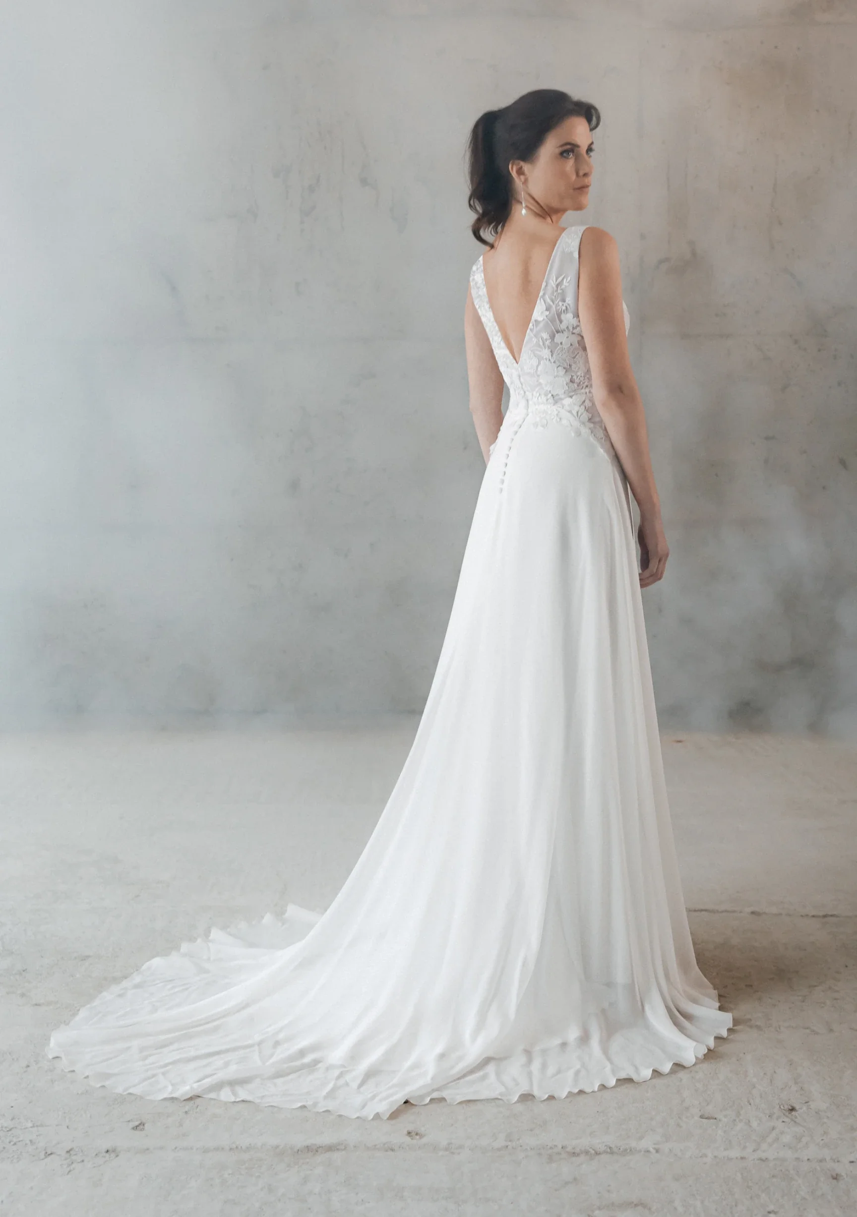 Robe de mariée O'Hara en promotion, dos en V et longue traîne