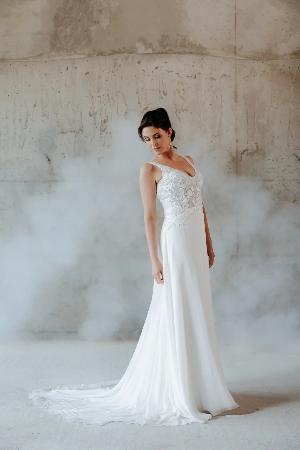 Robe de mariée O'Hara en promotion, portée, décolleté en V et longue traîne