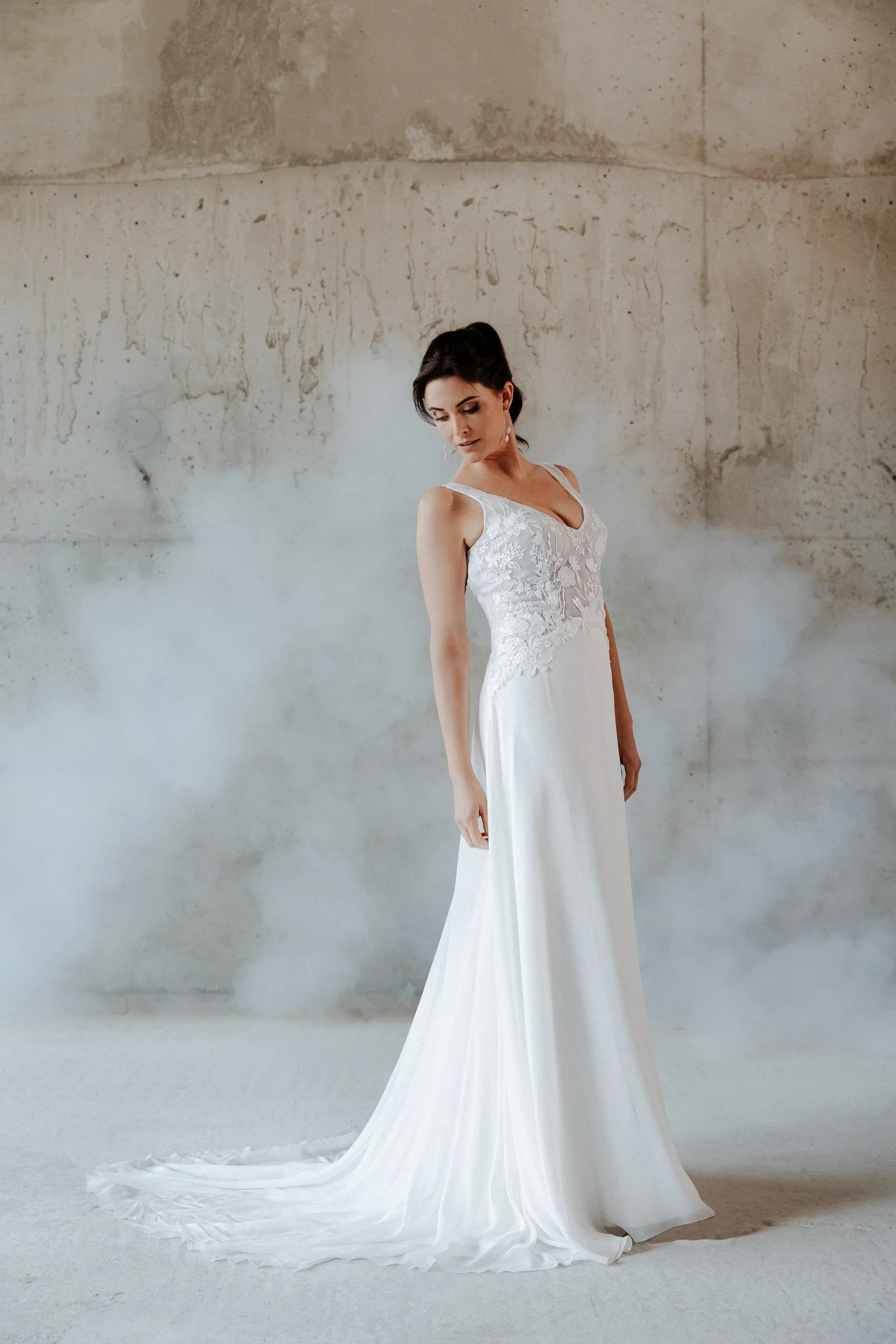 Robe de mariée O'Hara en promotion, portée, décolleté en V et longue traîne