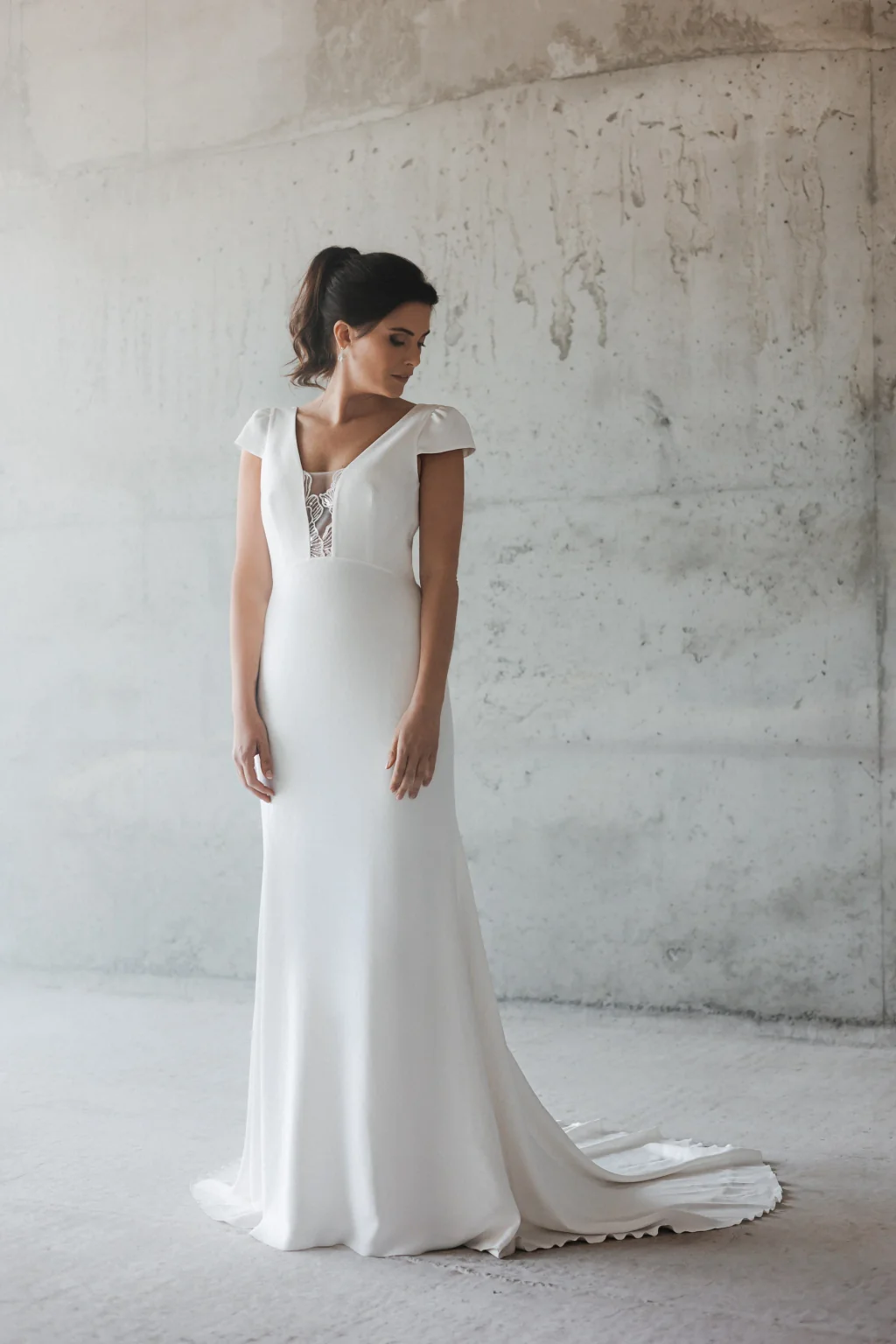 Robe de mariée Raphaël à mancherons et décolleté en dentelle, collection La Cinquième
