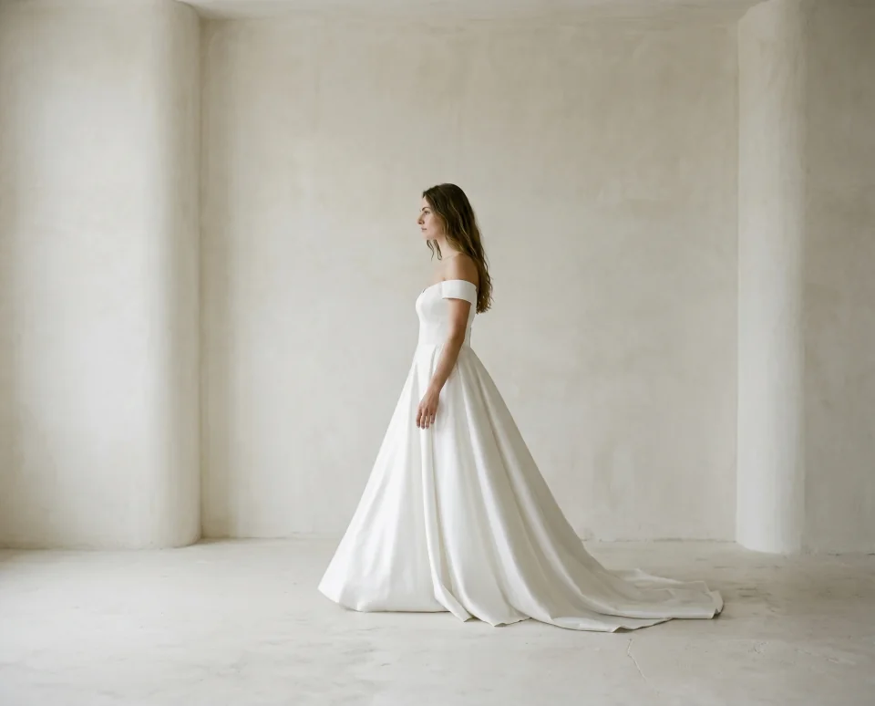Robe épaules dénudées à jupe ample vue de dos, Rosalia