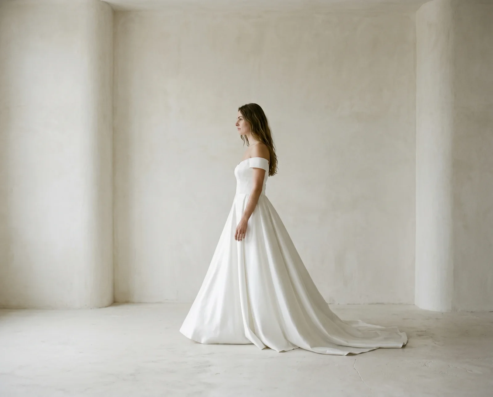 Robe épaules dénudées à jupe ample vue de dos, modèle Rosalia, collection La Septième