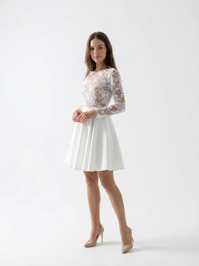 Tenue civile Clotilde : robe courte, haut en dentelle à manches longues