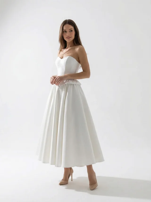 Tenue civile Diane : robe mi-longue bustier à jupe ample